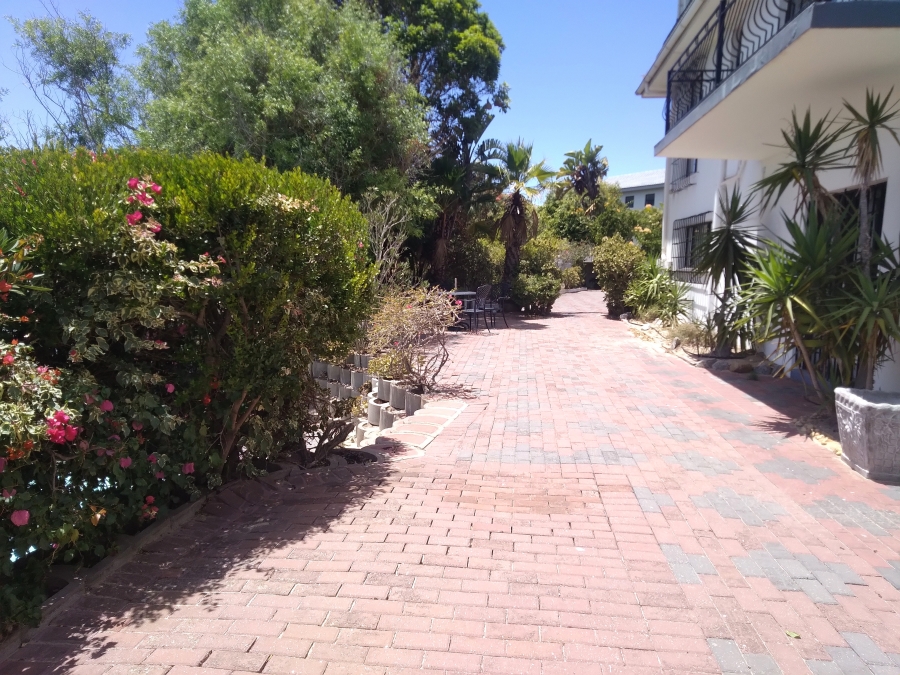 To Let 2 Bedroom Property for Rent in Country Club Western Cape